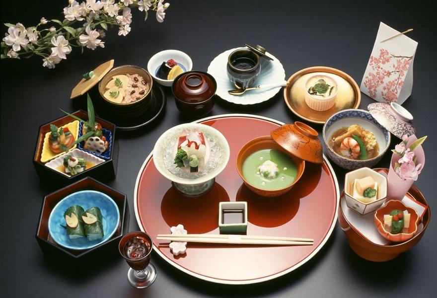 Über die Jahrhunderte hinweg hat sich die japanische Küche zu einer der raffiniertesten der Welt entwickelt